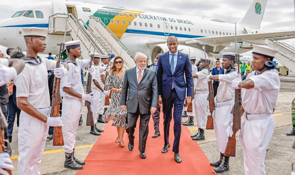 Presidente iniciou neste domingo a última etapa da sua viagem à África, em São Tomé e Príncipe, onde participará da cúpula da Comunidade de Países de Língua Portuguesa (CPLP)