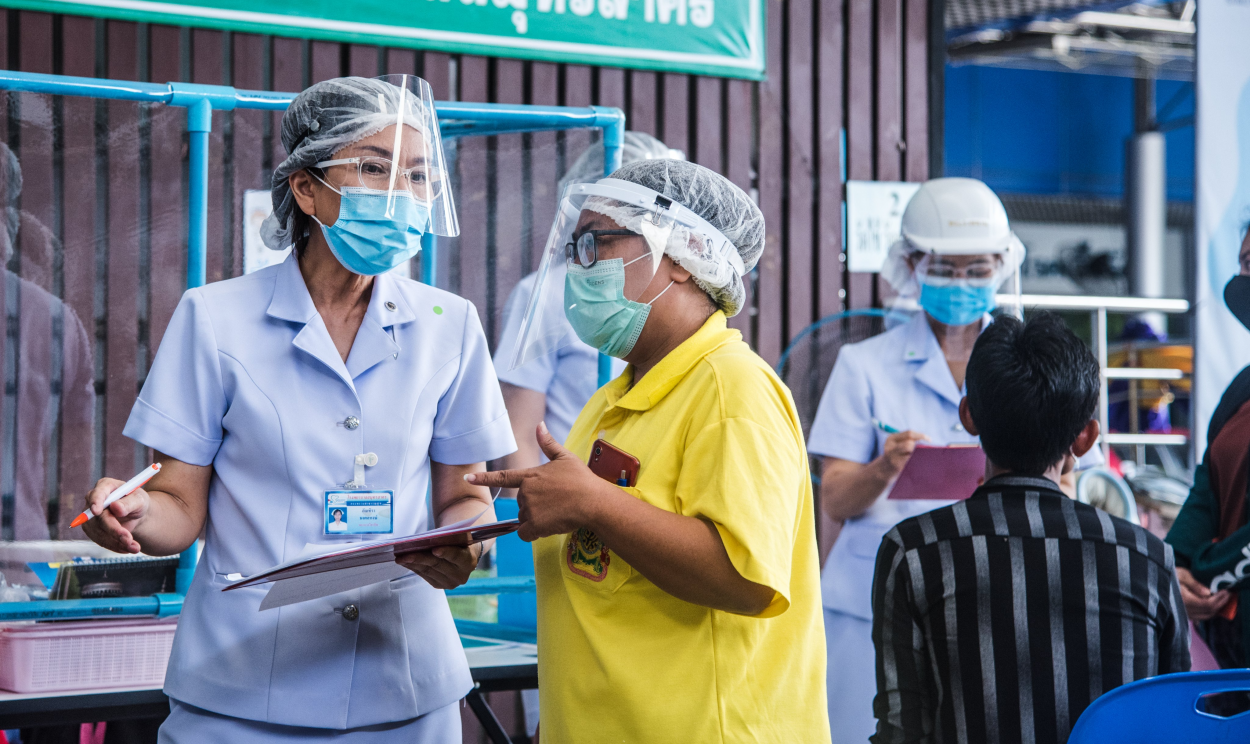 Criticada durante surto de ebola e pandemia de covid, Organização Mundial da Saúde também acumula grandes feitos