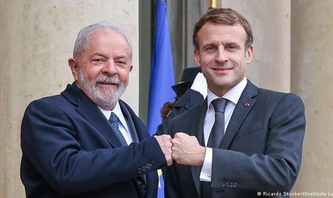 Presidente da França diz ser 'totalmente' a favor de que a Conferência do Clima de 2025 seja na Amazônia, como sugeriu Lula durante a COP27, e defende que Brasil participe de uma 'estratégia amazônica'