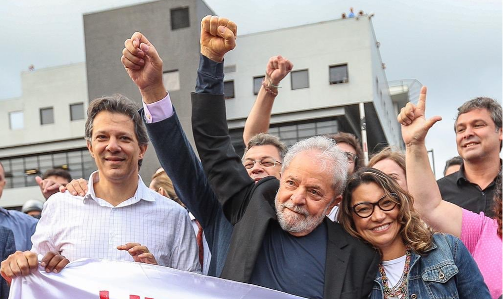 'A simples soltura de Lula pode subverter a política brasileira ao colocá-lo como um rival de esquerda enérgico contra o presidente Jair Bolsonaro', disse NYT