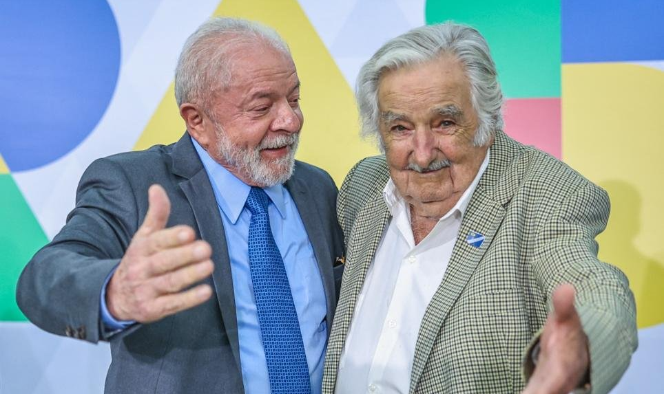 Ex-presidente do Uruguai se encontrou com Lula na última quarta-feira (01/03); em discurso, teceu críticas a Joe Biden, Europa, Rússia e China