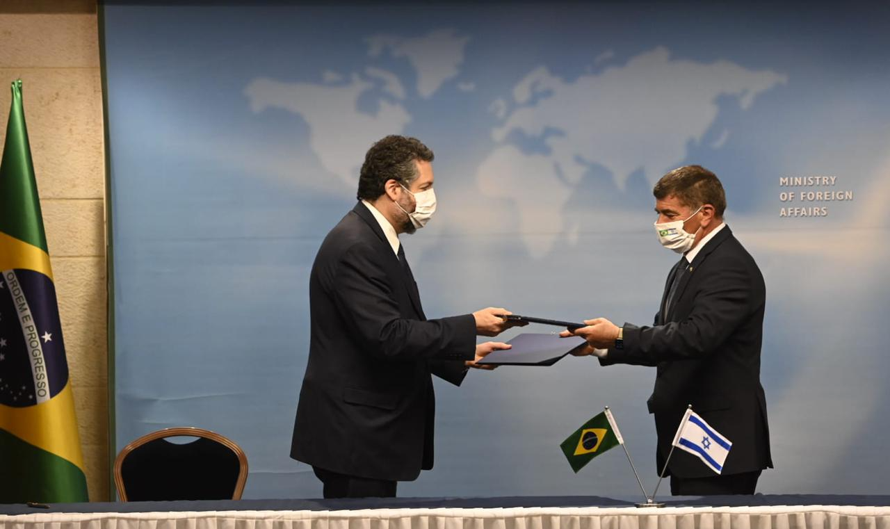 Advertência ocorreu no momento em que o ministro das Relações Exteriores do Brasil foi convidado a posar para foto ao lado do chanceler israelense
