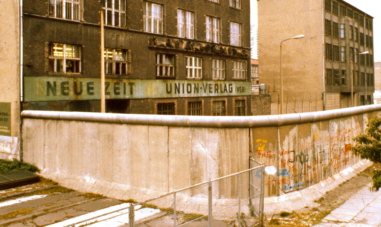 Símbolo da Guerra Fria, Muro de Berlim foi construído em 13 de agosto de 1961 e dividiu a cidade até 9 de novembro de 1989