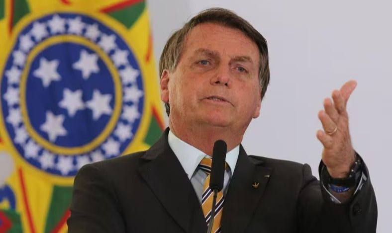 Visto do ex-presidente vencerá na segunda-feira (30/01), o que poderia gerar problemas, devido às investigações das quais ele é alvo no Brasil