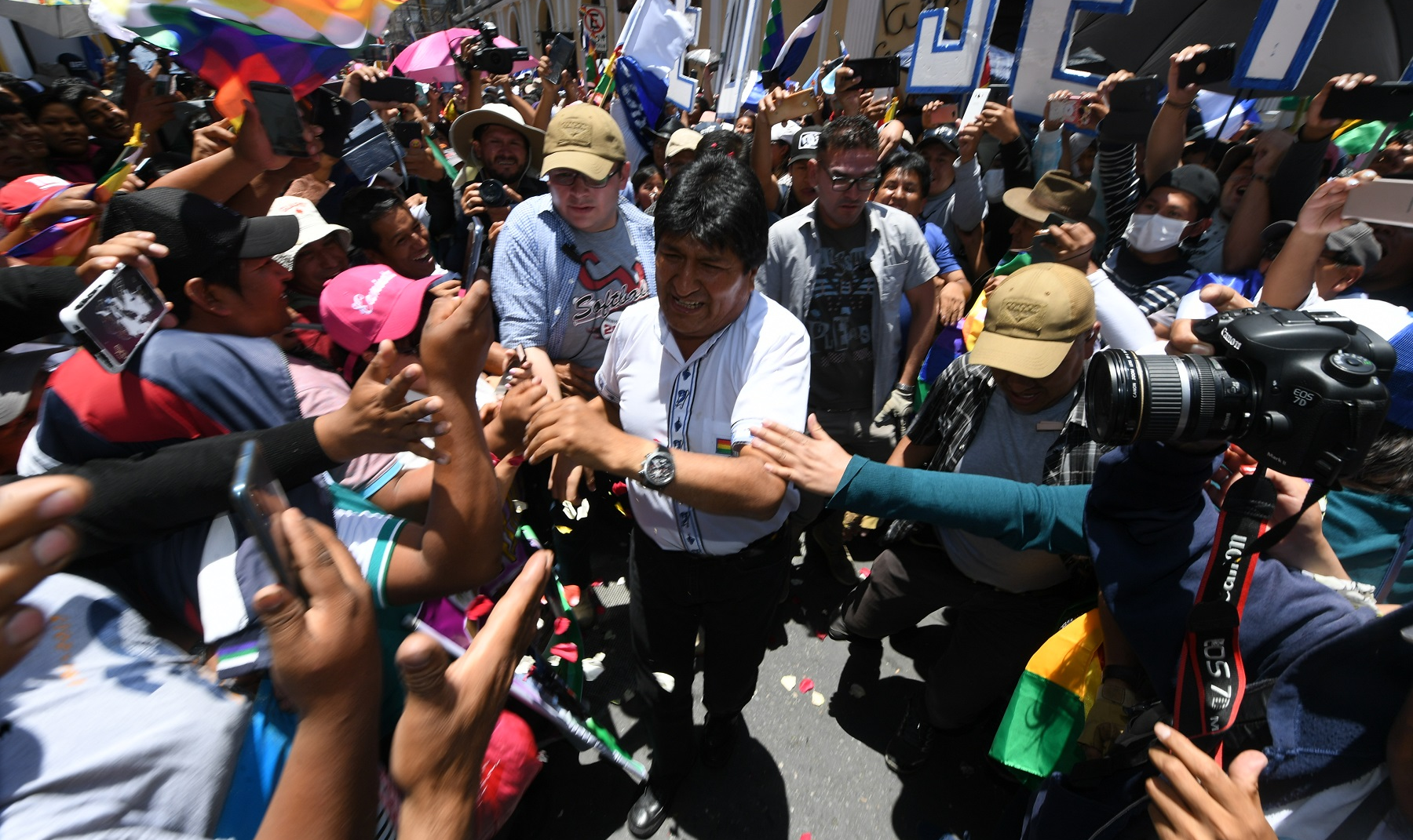 Diferença entre Morales e opositor Carlos Mesa é de 10,56 p.p. (648.180 votos), o que descarta a necessidade de segundo turno; oposição disse que não vai aceitar os resultados