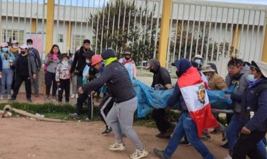 Ao menos 17 pessoas morreram devido à repressão dos agentes do Estado contra os protestos na cidade de Juliaca que pediam novas eleições no país