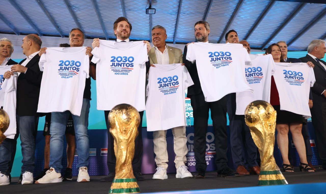 Anúncio foi feito em evento na sede da Associação de Futebol Argentino, nesta terça-feira (07/02); Alberto Fernández quer incluir Bolívia