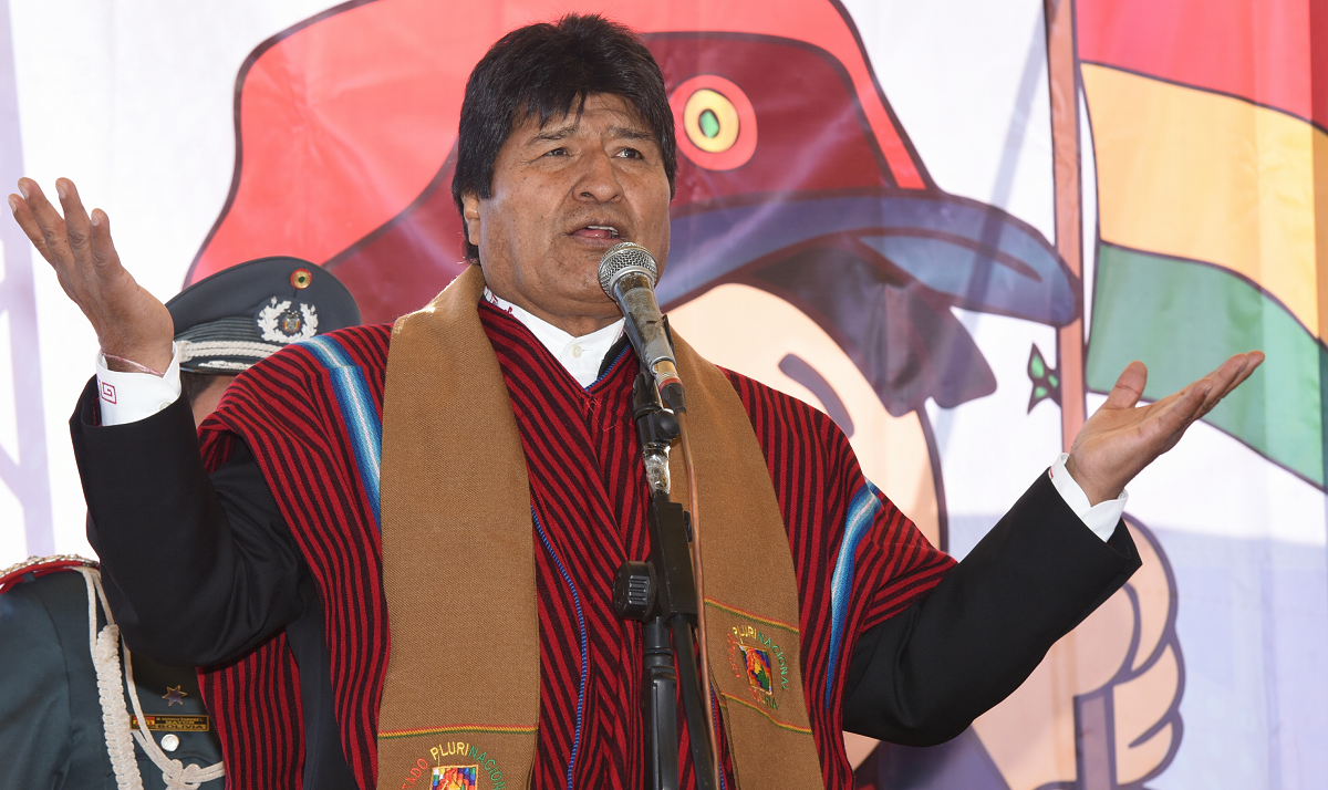 Mais cedo, Morales já havia alertado para a possibilidade de um golpe de Estado que busca impedir sua reeleição para o 4º mandato e decretou Estado de Emergência em todo o país
