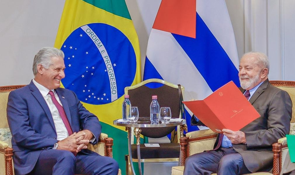 Presidentes brasileiro e cubano se encontraram em Paris; Lula está no país para a Cúpula sobre o Novo Pacto Global de Financiamento