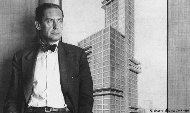 Arquiteto alemão Walter Gropius, fundador da mais importante escola de design e arquitetura do século 20, a Bauhaus, nasceu em 18 de maio de 1883