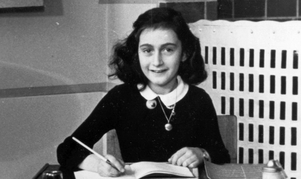Google, em parceria com a Fundação Anne Frank, lançou uma mostra online que possibilita o público ver bem de perto a casa onde a adolescente viveu, em Amsterdã, na Holanda