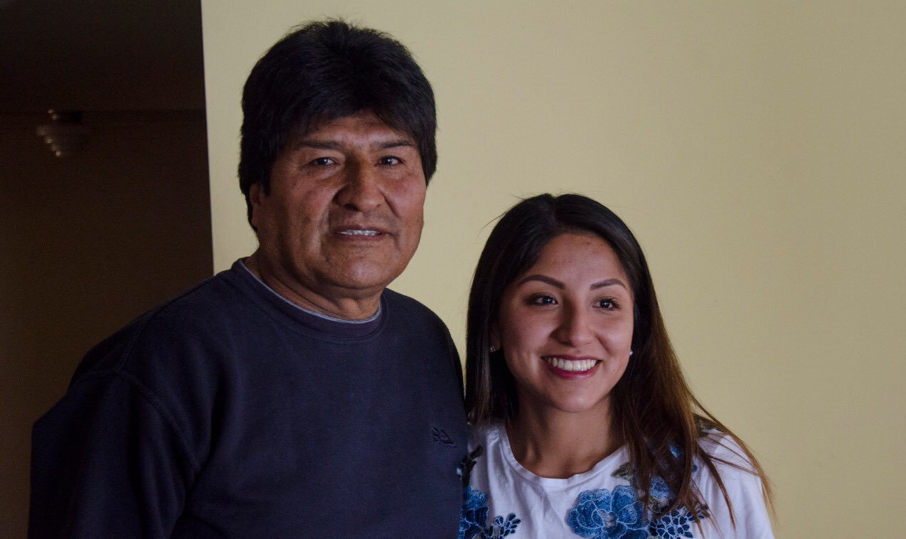 Ainda foi autorizada a saída da deputada indígena Maria Inosenta Poñe Poichee; ambas estavam dentro da Embaixada do México em La Paz