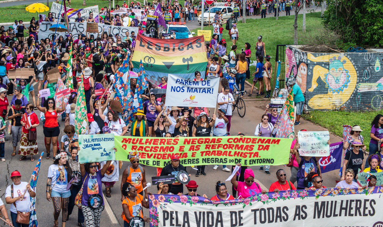 Em Brasília, cerca de 5.000 mulheres estiveram na marcha do 8 de março, levando para as ruas palavras de ordem contra a violência de gênero, o machismo do governo Bolsonaro e em defesa da descriminalização do aborto