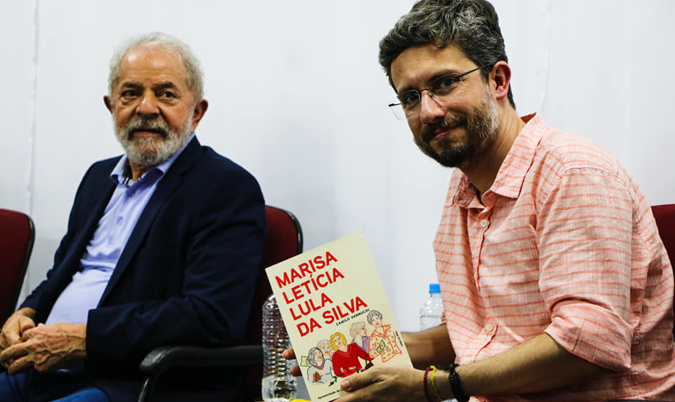 Durante lançamento do livro 'Marisa Letícia Lula da Silva', ex-presidente falou dos filhos e disse que sua forma de contribuir é "continuar lutando", ainda mais em um período de "destruição" do país