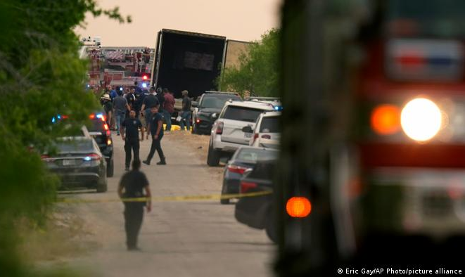 Três pessoas foram detidas em conexão com incidente no Texas, possivelmente uma das piores tragédias recentes envolvendo migrantes no país. Em meio a onda de calor, 16 sobreviventes foram hospitalizados com exaustão