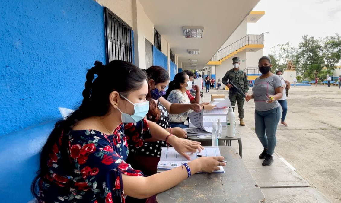 Jornada eleitoral foi marcada por longas filas nos postos de votação do país; até às 13h30 locais (15h30 de Brasília) participação era de 62%
