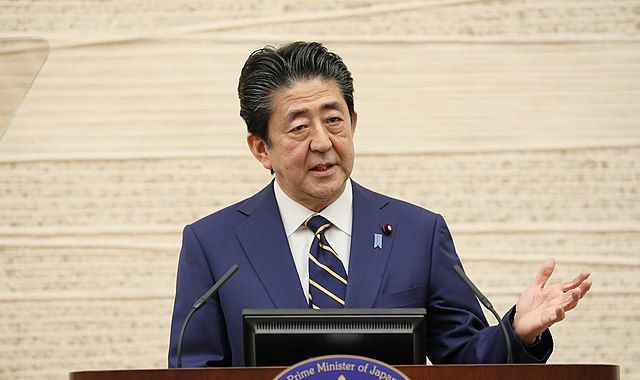 Apesar das condolências emitidas por porta-vozes de todo o mundo, muitos populares nas redes sociais comemoraram o assassinato do ex-primeiro-ministro japonês. Mas o que levaria alguém a comemorar tal ato hediondo?