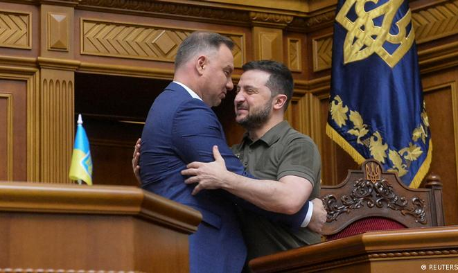 Andrzej Duda visitou Kiev e discursou no Parlamento. 'Somente a Ucrânia tem o direito de determinar seu futuro', disse