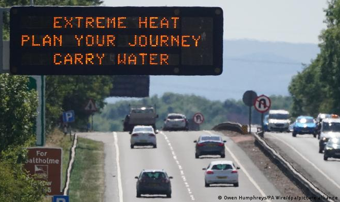 Temperaturas acima dos 40°C têm provocado mortes entre idosos de Portugal e Espanha. França e Reino Unido se preparam para pico de calor nesta segunda. Temperatura pode passar dos 40°C pela primeira vez na Inglaterra