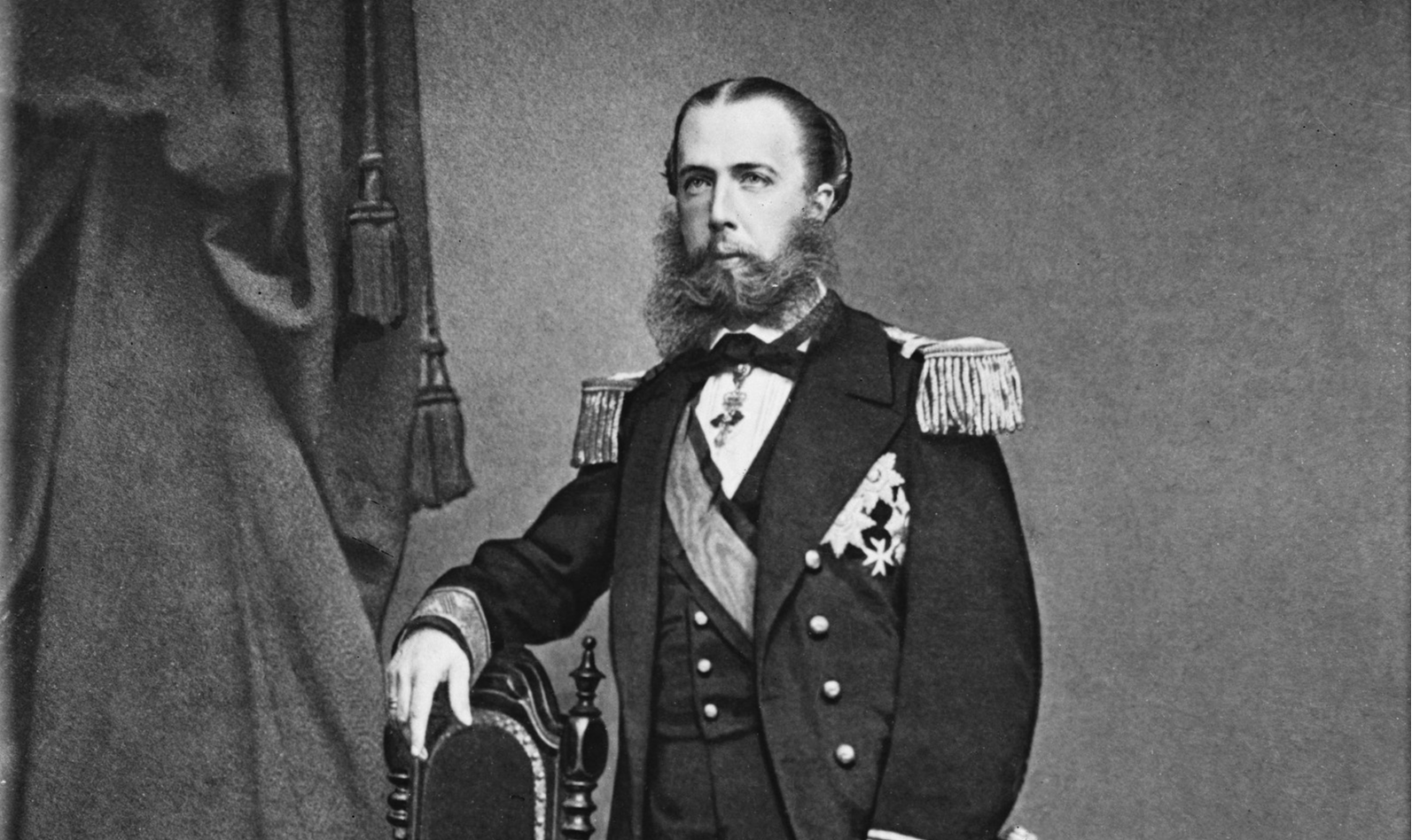 Maximiliano tinha aceitado, em 1864, a Coroa Imperial do México que lhe havia sido oferecido por Napoleão III