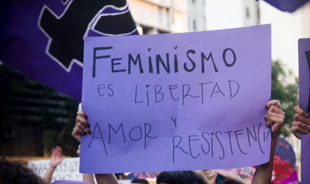 Mulheres de diversos países saem às ruas no 8 de Março para protestar contra desigualdade de gênero, violência doméstica e reivindicar direitos iguais