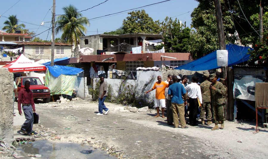 Cerca de 17 pessoas, incluindo missionários católicos e seus familiares, foram raptados em Porto Príncipe; gangue é suspeita pelo crime