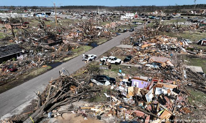 Ao menos 26 pessoas morreram em decorrência de tempestades que atingiram sudeste dos EUA.