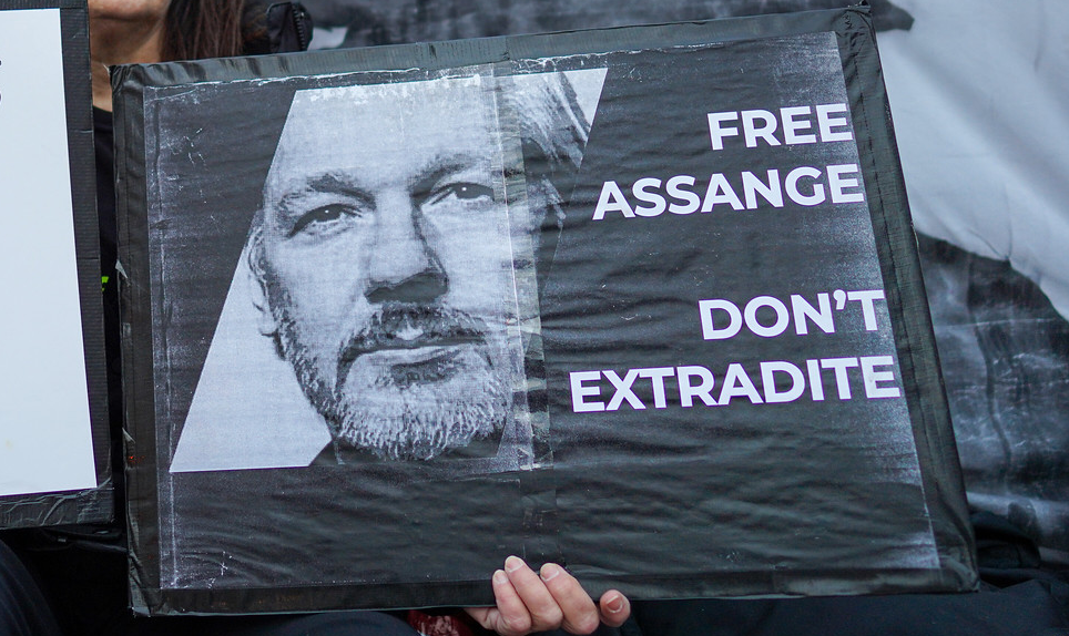 Se condenado, fundador do Wikileaks pode pegar até 175 anos de detenção; 'mensagem angustiante aos jornalistas', disse Anistia Internacional