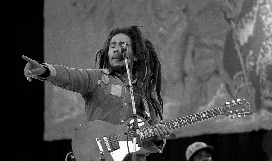 Também conhecido como 'estrela do reggae', Bob Marley afastou-se dos estudos para se dedicar inteiramente à música aos 14 anos