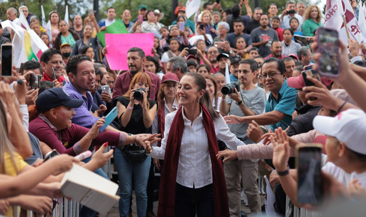 Claudia Sheinbaum, ex-prefeita da Cidade do México, é a favorita para ser a candidata governista; pela oposição, Xóchitl Gálvez e Beatriz Paredes disputam nomeação