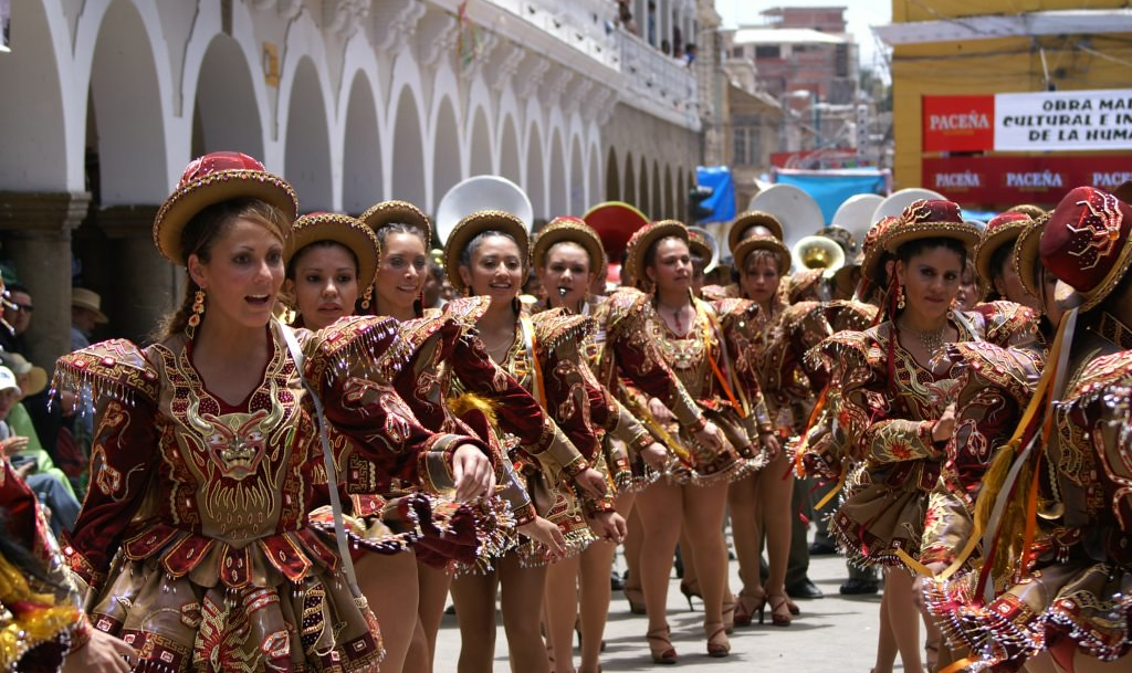 Acontece neste sábado (18/02) o Festival folclórico e religioso da cidade de Oruro, o mais importante da Bolívia