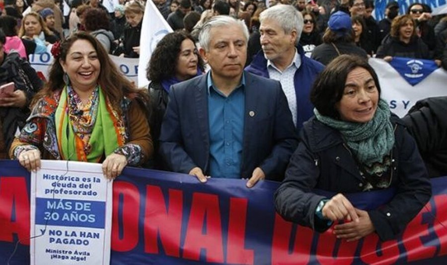 Docentes chilenos reivindicam pagamento da chamada ‘dívida histórica’, referente à redução dos salários imposta durante a ditadura de Augusto Pinochet