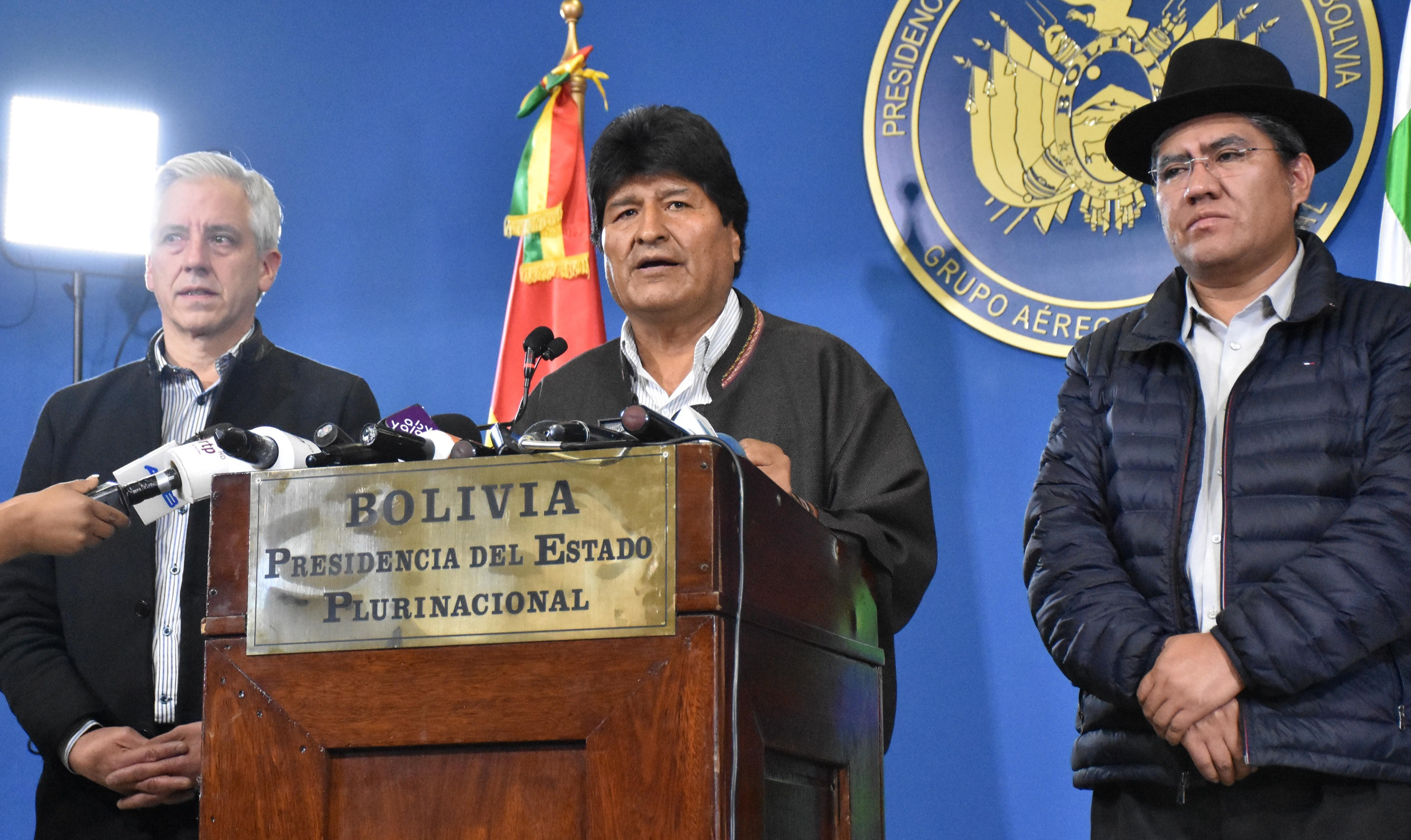 Morales renunciou ao cargo neste domingo pós um golpe de Estado inciado pelos partidos opositores que perderam as últimas eleições presidenciais; anúncio veio depois de os militares "sugerirem" que ele renunciasse