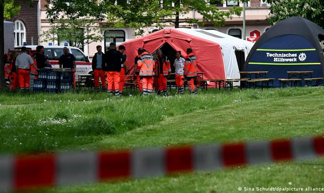 Polícia detém autor de disparos em escola secundária em Bremerhaven; uma mulher ficou ferida e foi hospitalizada
