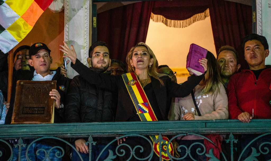 Data para uma nova audiência ainda não foi divulgada; autoproclamada presidente em 2019, após golpe contra Evo Morales, Àñez pode ficar presa por 14 anos