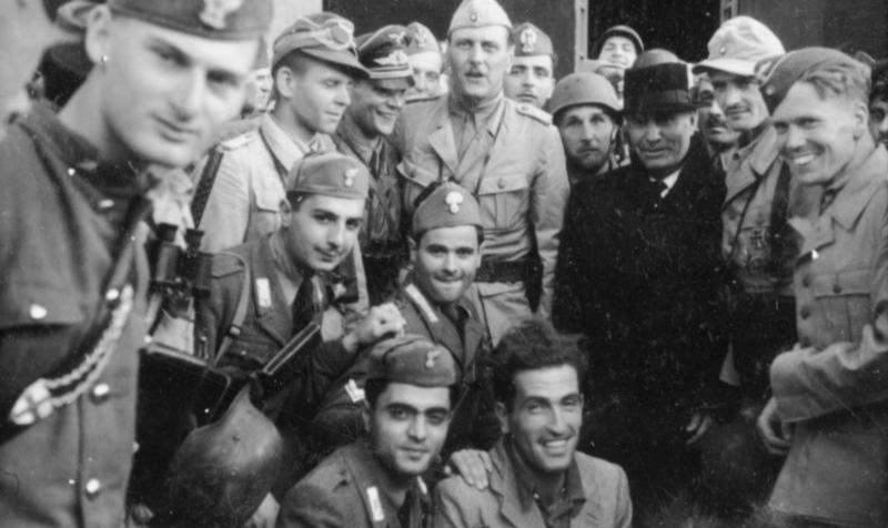 Ditador italiano foi libertado por tropas da SS nazista; em 1945, tentado fugir para a Suíça, Mussolini foi capturado e morto por forças da resistência