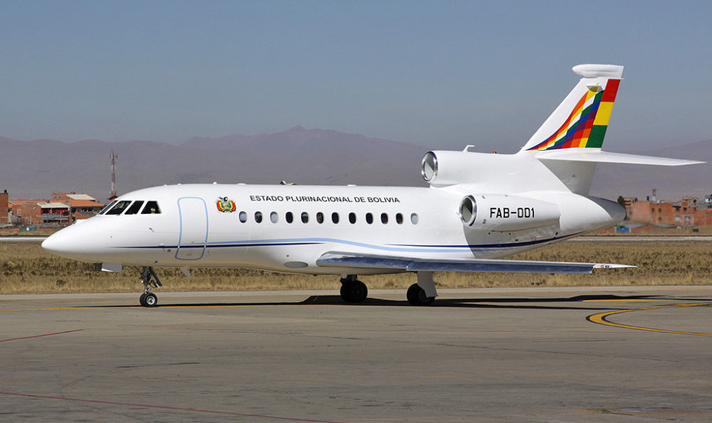 Em nota, militares bolivianos rechaçaram informação de que avião presidencial teria feito viagens a diversas cidades do Brasil entre  novembro e dezembro de 2019; jornal confundiu call signs de aviões boliviano e brasileiro