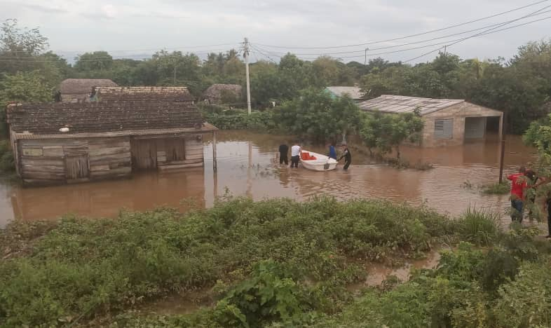 Após fortes chuvas, 5 pessoas foram mortas e 20 mil hectares de plantações de alimentos foram destruídos
