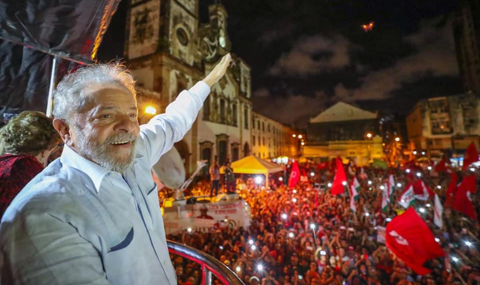 Lula agradeceu a solidariedade dos franceses com as injustiças cometidas durante sua condenação e disse que está mais disposto do que nunca para lutar pela democracia no Brasil