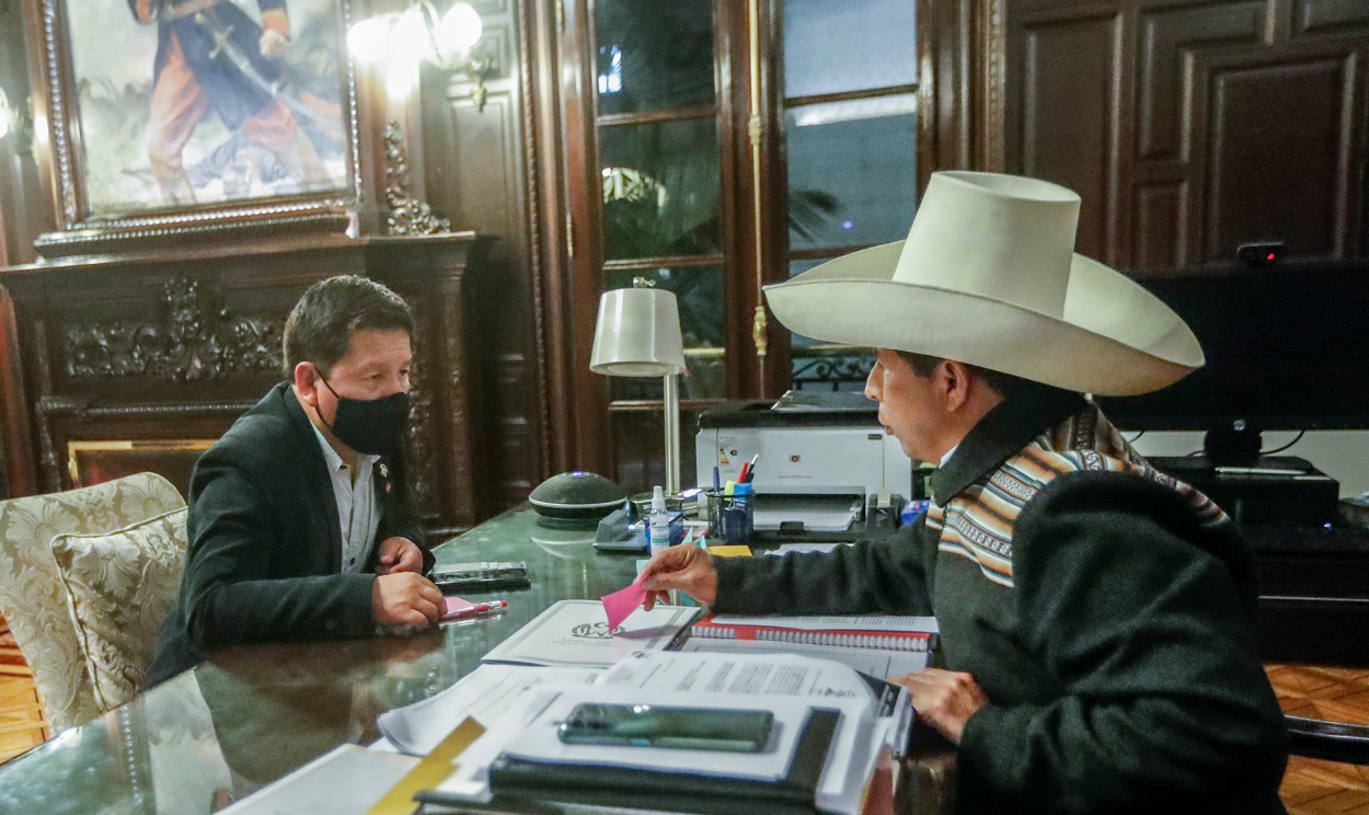 Guido Bellido chefiava o Conselho de Ministros peruano e renunciou ao cargo mais cedo; presidente disse que tomou 'decisões em favor da governabilidade'