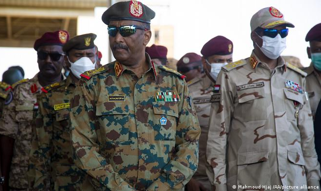 Após árduas negociações, Conselho de Segurança expressa 'séria preocupação' com a tomada de poder pelos militares. Sudão é foco de interesses díspares dos membros permanentes do órgão da ONU.