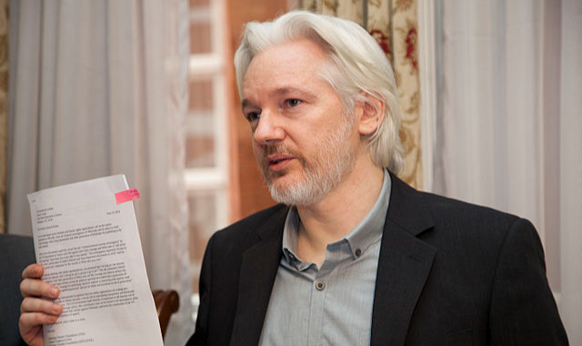 Denunciado pelo Departamento de Justiça dos Estados Unidos, Assange pode pegar até 175 anos de prisão