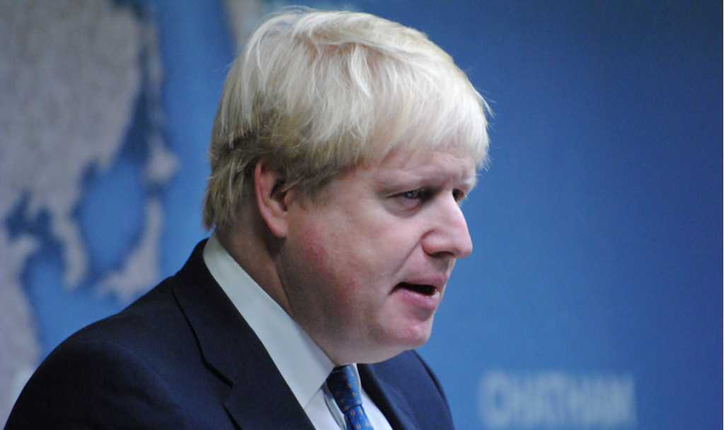 Imagens mostram Boris Johnson em novembro de 2020, poucos dias após o decreto do segundo lockdown na Inglaterra