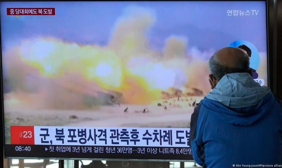 Pyongyang lança projéteis de artilharia na fronteira marítima com país vizinho; medida é resposta a exercícios militares de Seul em conjunto com forças norte-americanas
