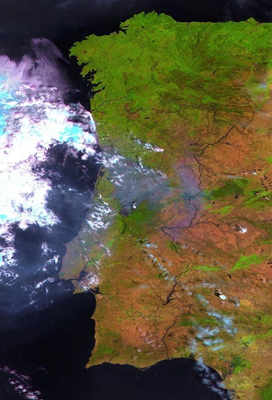 Imagem de satélite da ESA (Agência Espacial Europeia) mostra incêndio no centro de Portugal