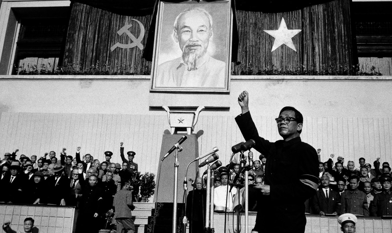 Cinco administrações norte-americanas fizeram um esforço colossal para impedir a vitória do povo vietnamita e fracassaram