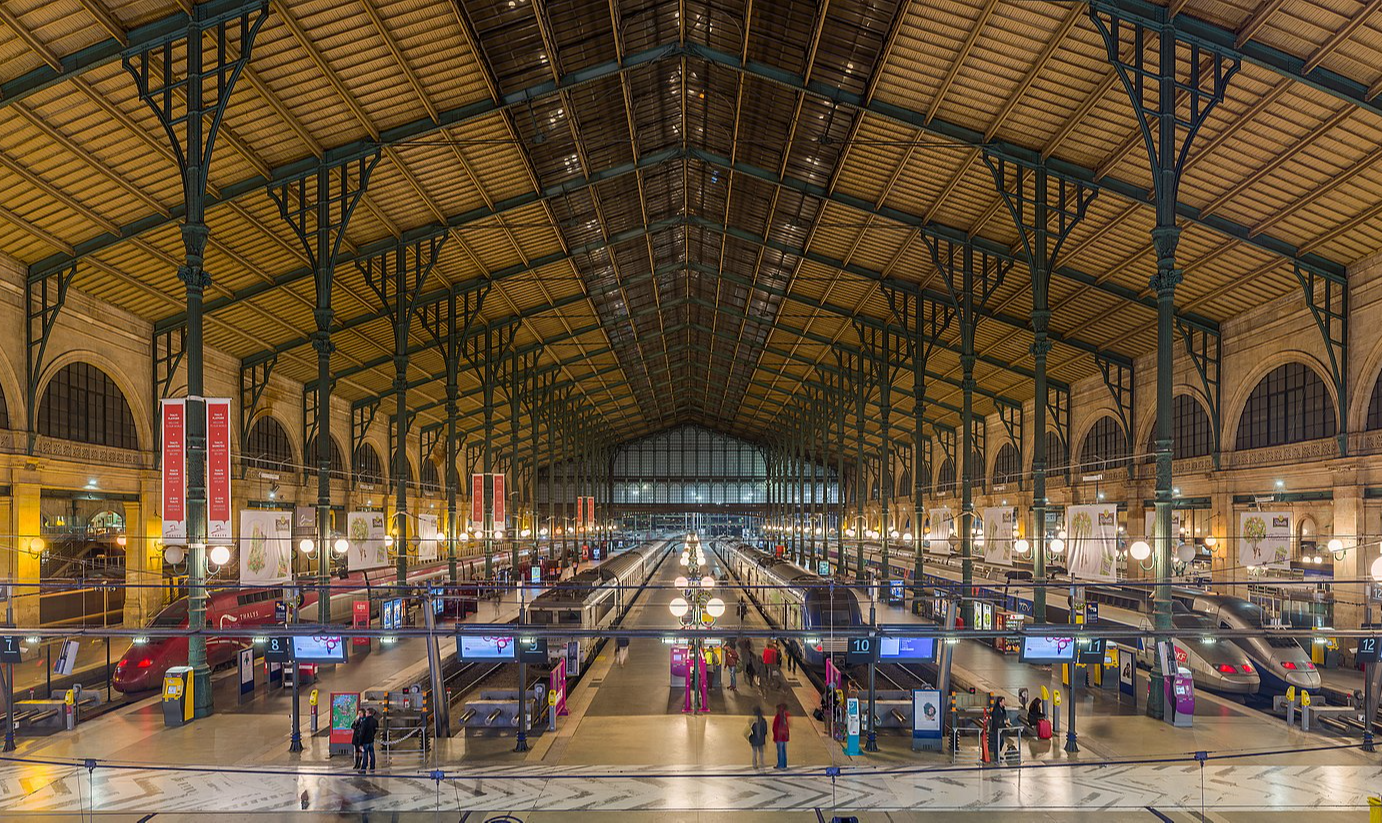 Seis pessoas ficaram feridas depois que um homem atacou a facadas passageiros na Gare du Nord, em Paris