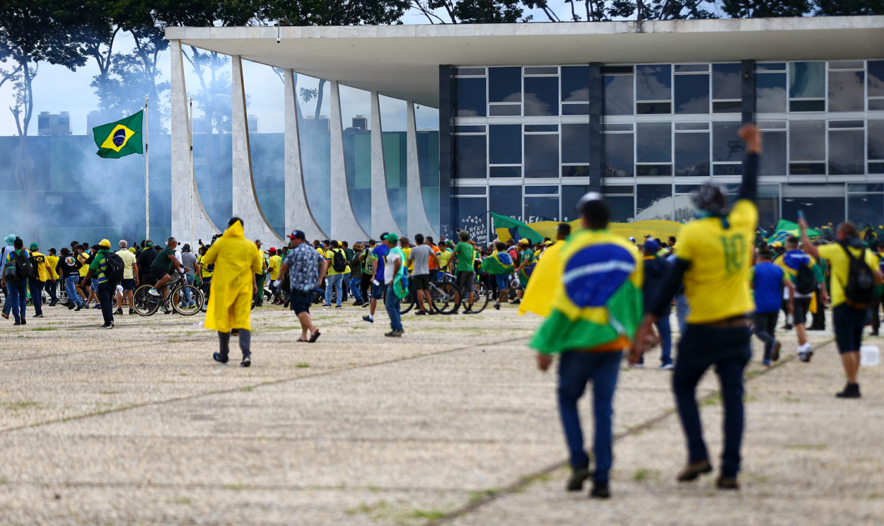 'Condeno o atentado à democracia e à transferência pacífica do poder no Brasil [...] estou ansioso para continuar a trabalhar com Lula', afirmou o presidente dos EUA