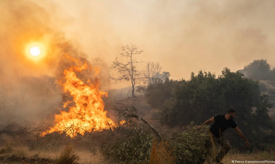 Mês ainda não terminou e já quebrou recordes globais de temperaturas, com ondas de calor extremo e incêndios florestais, inaugurando 'era da fervura global'