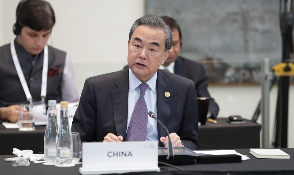 Em discurso no Conselho de Segurança da ONU, chanceler chinês afirma que 'atrasar' fim do conflito não é de interesse da Rússia e nem da Ucrânia